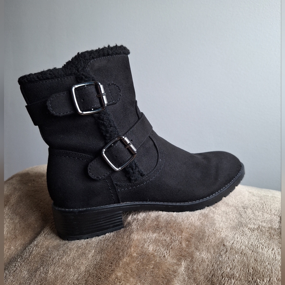 UNISA Unpatzy  women's ankle boots,  Size 7.5M black